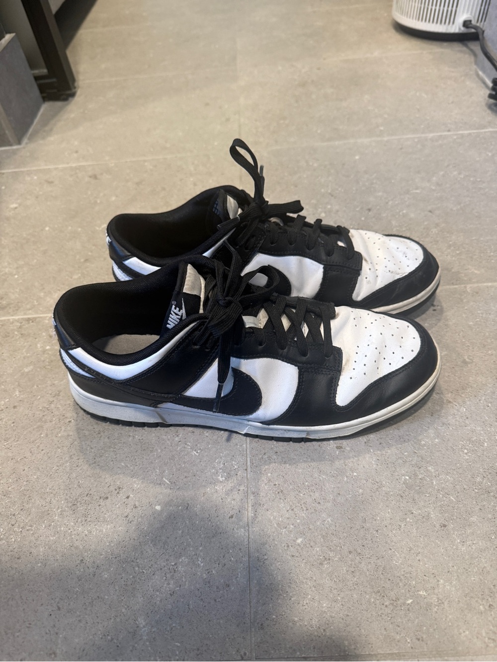 Nike Men’s Low-Top Sneakers - Black & White